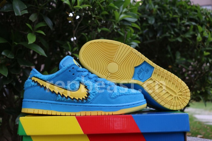Authentic Grateful Dead x Nike SB Dunk Low “Blue Bear”