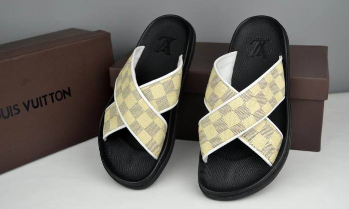 LV men slippers AAA-089(38-47)