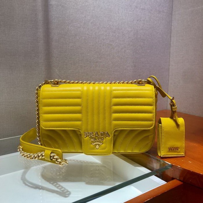 Prada Handbags AAA-064