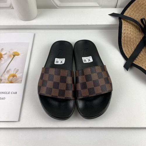 LV women slippers AAA-230