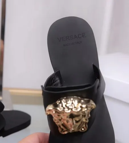 Versace women slippers AAA-040