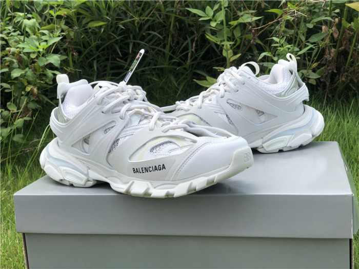 B 17FW Tripe-S High End Sneaker-086