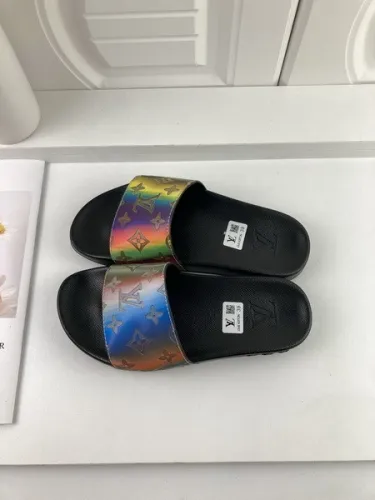 LV women slippers AAA-348