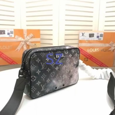 LV Men Hangbags AAA-027