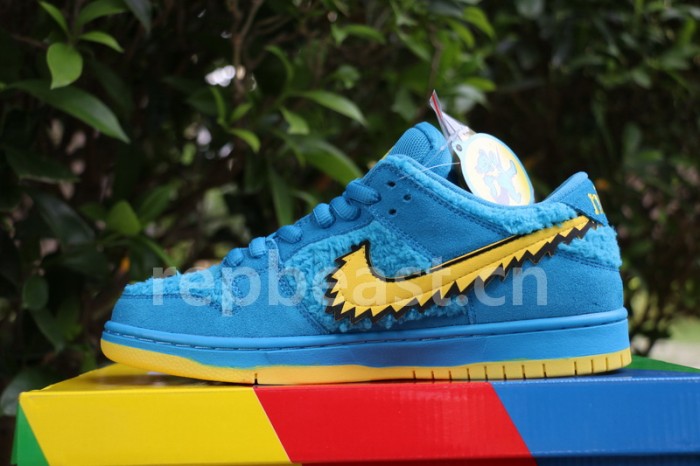 Authentic Grateful Dead x Nike SB Dunk Low “Blue Bear”
