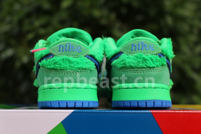 Authentic Grateful Dead x Nike SB Dunk Low “Green Bear”  kids shoes