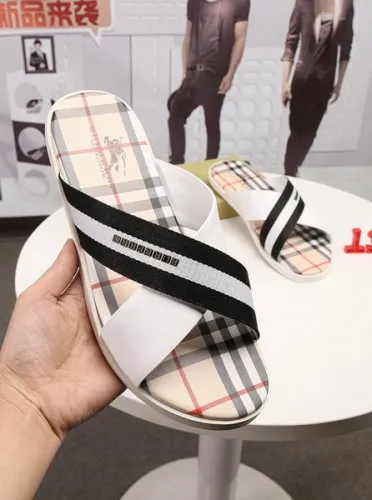 Burberry men slippers AAA-017