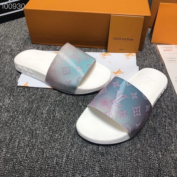 LV men slippers AAA-550