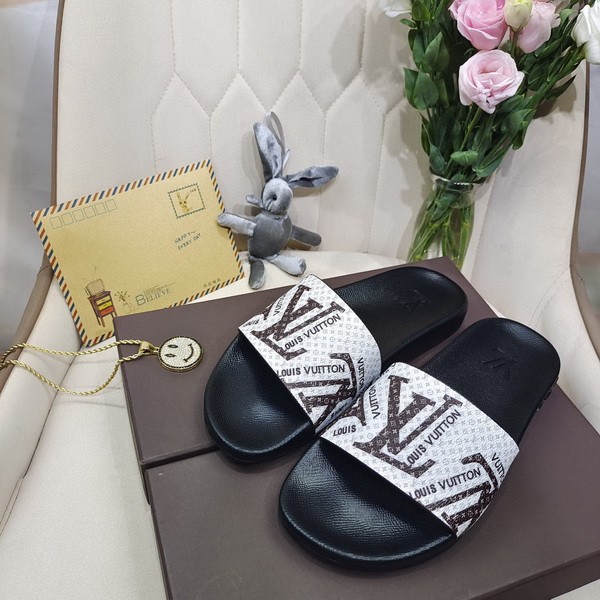 LV men slippers AAA-1090