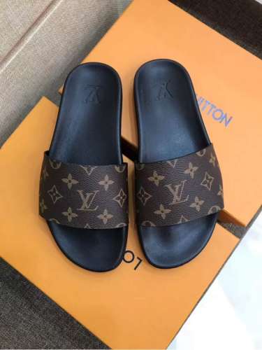 LV men slippers AAA(38-45)-218