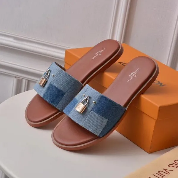 LV women slippers AAA-056