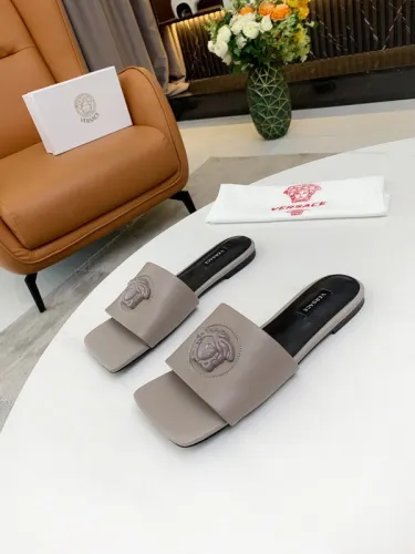Versace women slippers 1：1-077