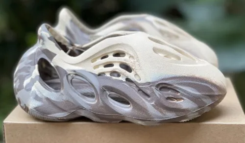 Authentic Yeezy foam runner Kids Size-003