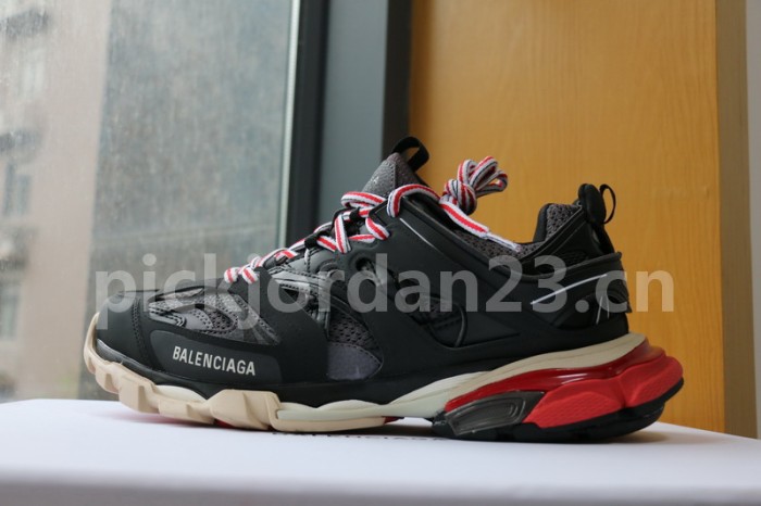 B 17FW Tripe-S High End Sneaker-052