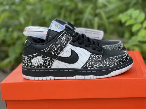 Authentic Nike Dunk Low Black White