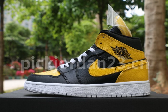 Authentic Air Jordan 1  “Homage To Home” Black Yellow