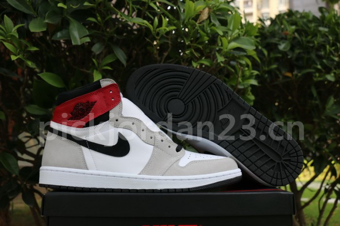 Authentic Air Jordan 1  High OG“ Light Smoke Grey”