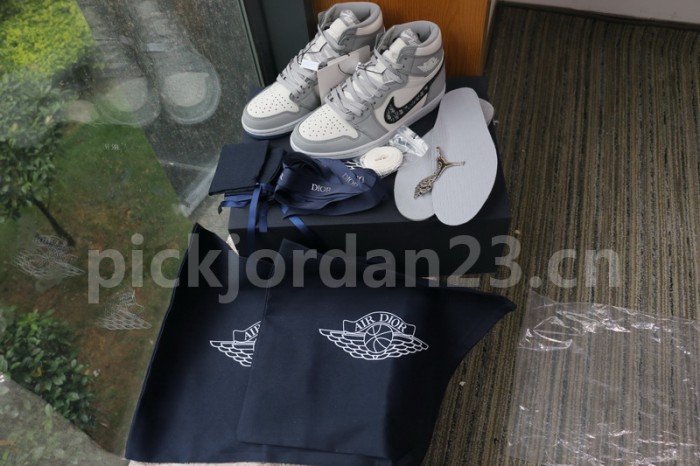 Authentic Dior x Ai Jordan 1 High Top （with dior boxes）