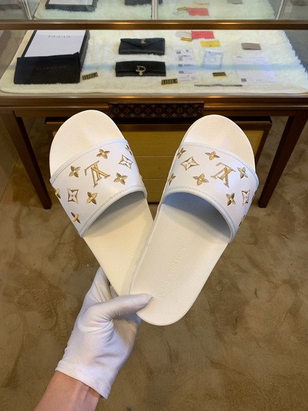 LV men slippers AAA-335(38-45)