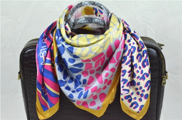 LV Silk Scarf AAA-254