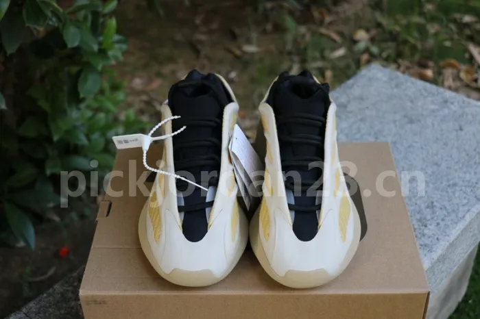 Authentic Yeezy 700 V3 “Srphym”