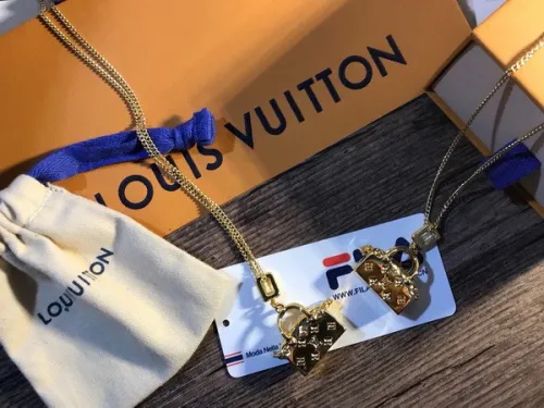 LV Necklace-021