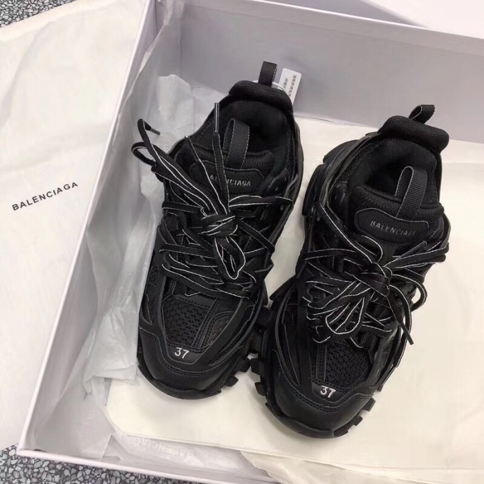 B 17FW Tripe-S High End Sneaker-047