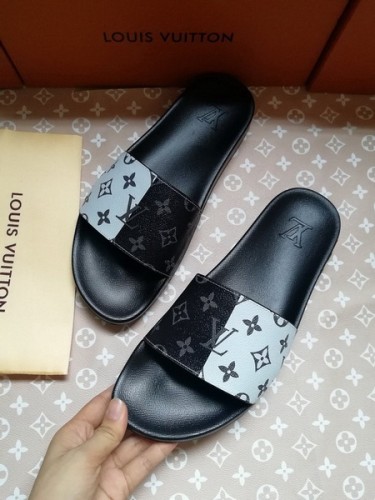 LV women slippers AAA-108