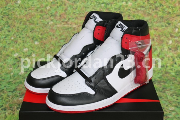 Air Jordan 1 OG High “Black Toe”2016