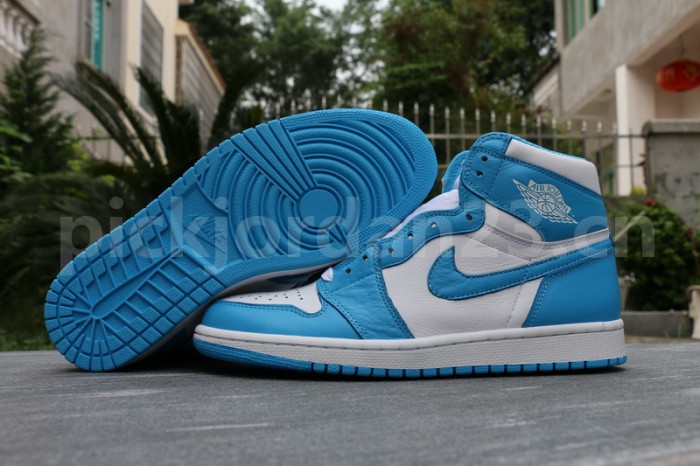 Authentic Air Jordan 1 Retro High OG “UNC”