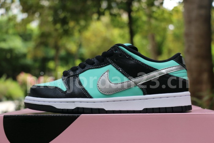 Authentic Nike SB Dunk Low Diamond Tiffany