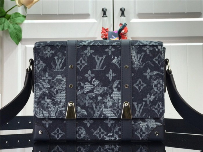 LV High End Quality Bag-677