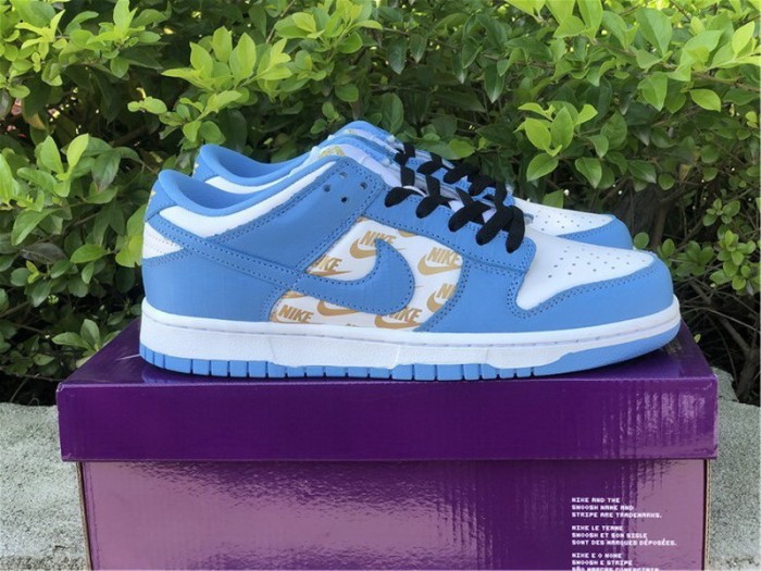 Authentic Supreme x Nike SB Dunk Low Blue