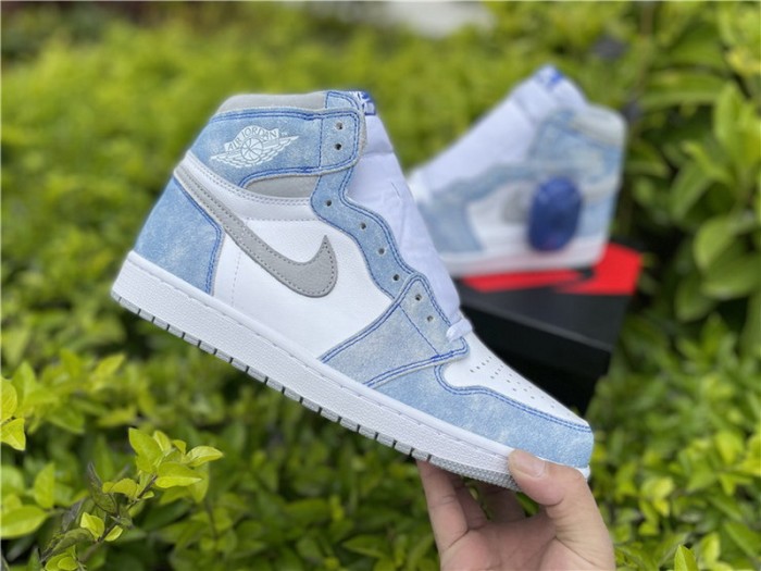 Authentic Air Jordan 1 High OG Hyper Royal