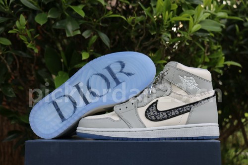 Authentic Dior x Ai Jordan 1 High Top GS Shoes (with dior boxes)