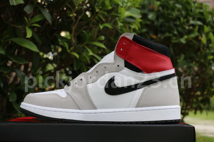 Authentic Air Jordan 1  High OG“ Light Smoke Grey”