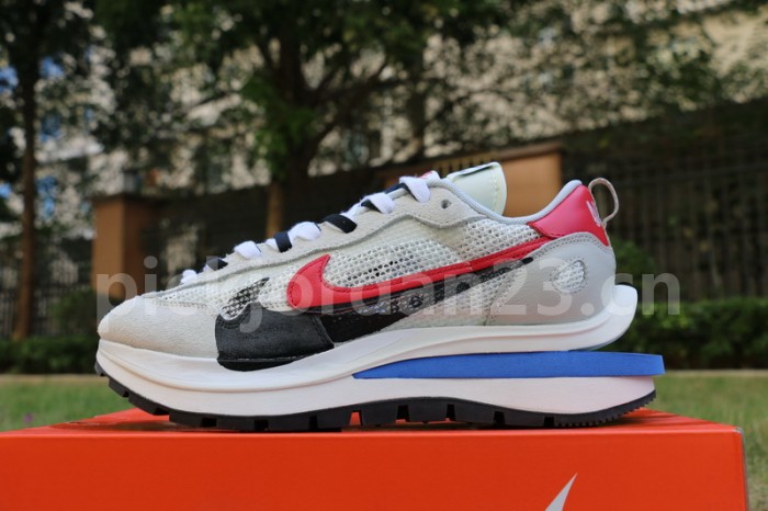 Authentic sacai x Nike VaporWaffle “Royal Fuchsia ”
