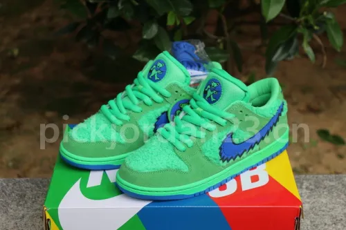 Authentic Grateful Dead x Nike Dunk SB Low “Green Bear”