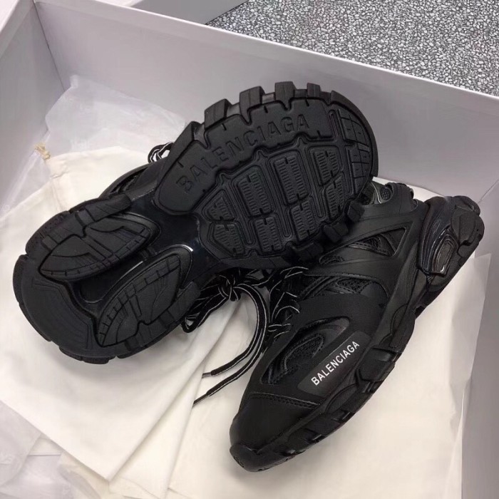 B 17FW Tripe-S High End Sneaker-047