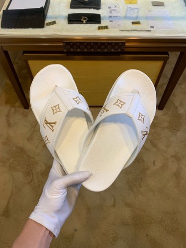 LV men slippers AAA-332(38-45)