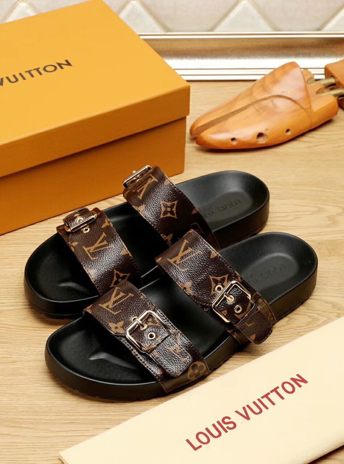 LV men slippers AAA(38-44)-225