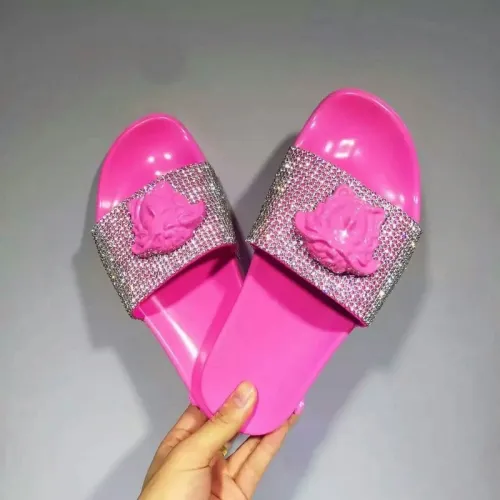 Versace women slippers AAA-009