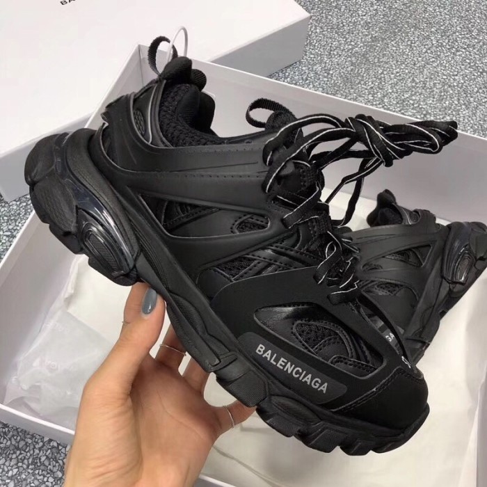 B 17FW Tripe-S High End Sneaker-047