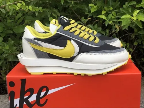 Authentic  Sacai x Nike LDV WAFFLE  Black Yellow000