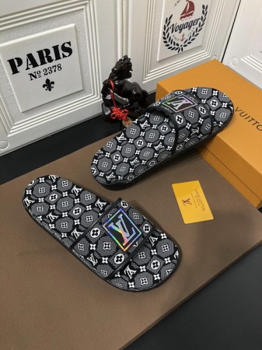 LV women slippers AAA-083