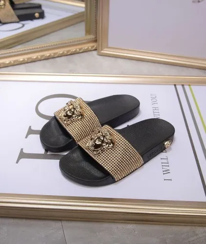 Versace women slippers AAA-014