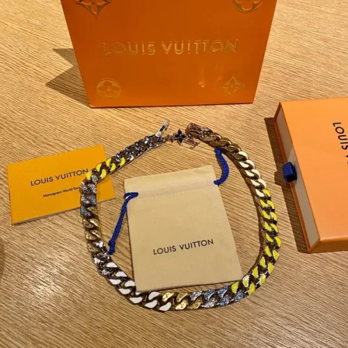 LV Necklace-060
