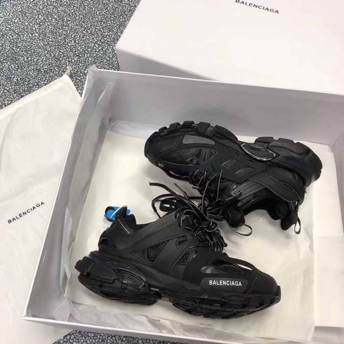B 17FW Tripe-S High End Sneaker-047