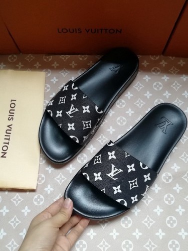 LV men slippers AAA-532