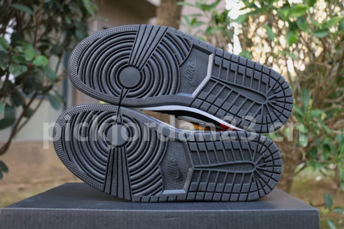 Authentic Air Jordan 1 Mid “Raygun”